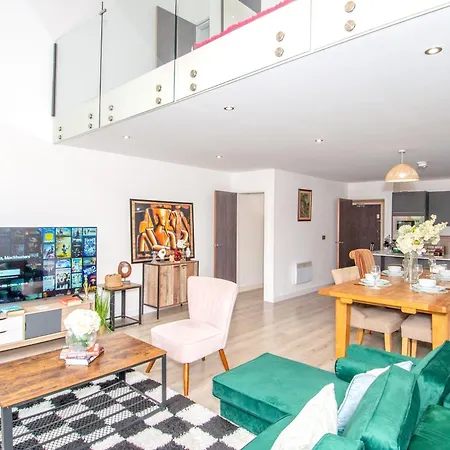 Daire - Sleeps 4 - Parking - Workspace *