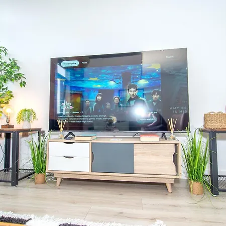 Stylish 2bed Centre Flat Parking *