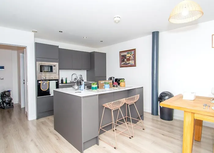 - Sleeps 4 - Parking - Workspace Bradford (West Yorkshire)