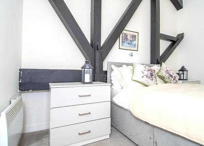 - Sleeps 4 - Parking - Workspace