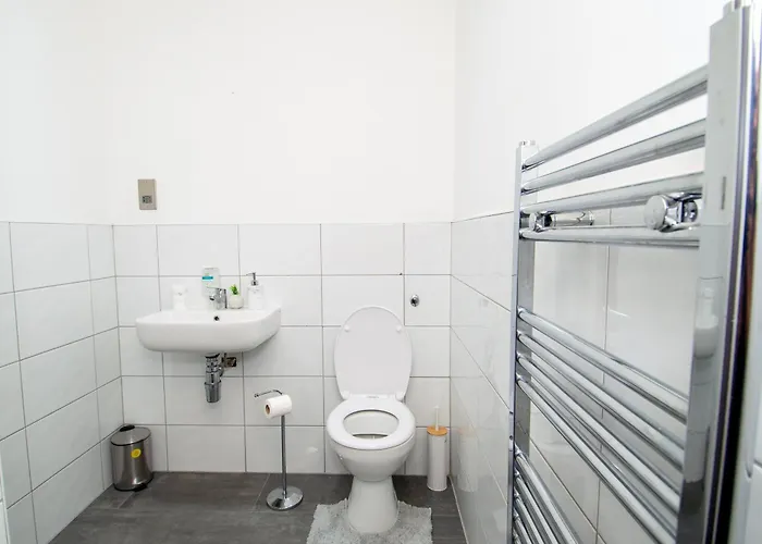 - Sleeps 4 - Parking - Workspace Bradford (West Yorkshire)